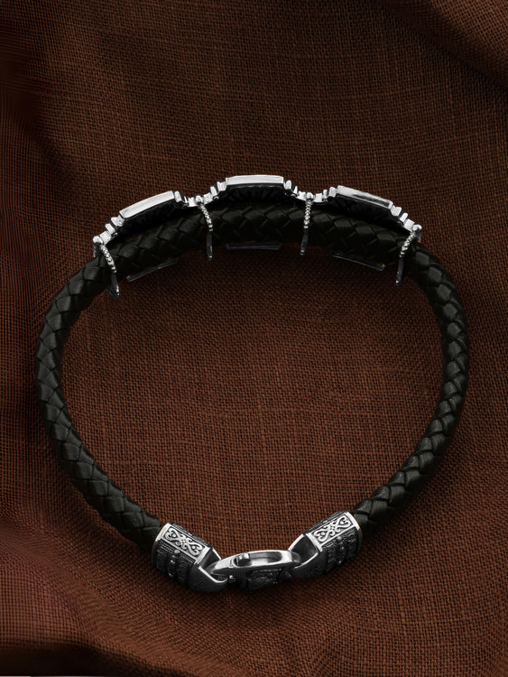 Браслет из белого золота c шнурком