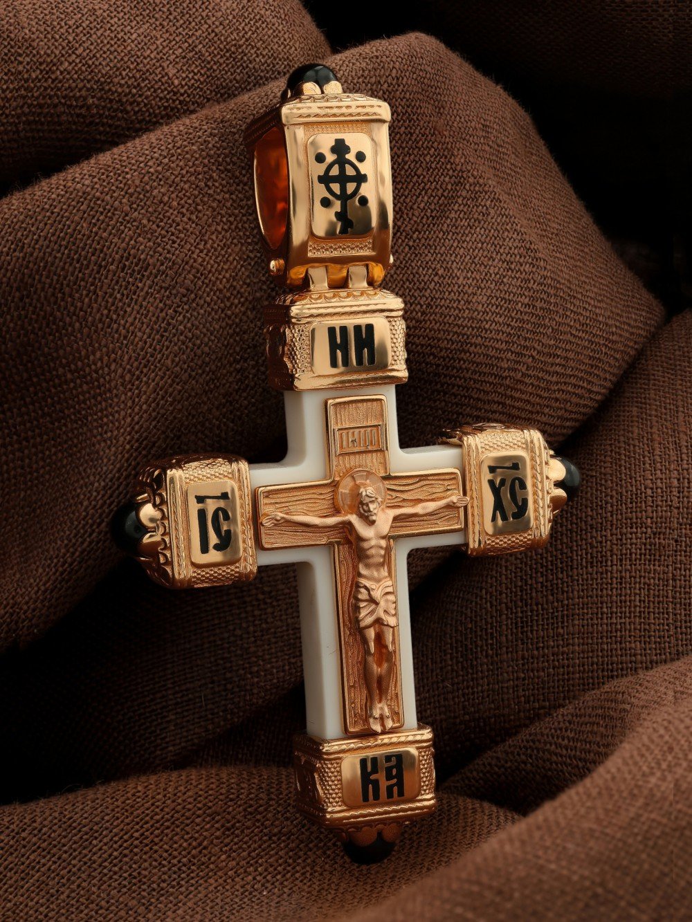 Крест из золота c эмаль , ониксом и бивнем мамонта