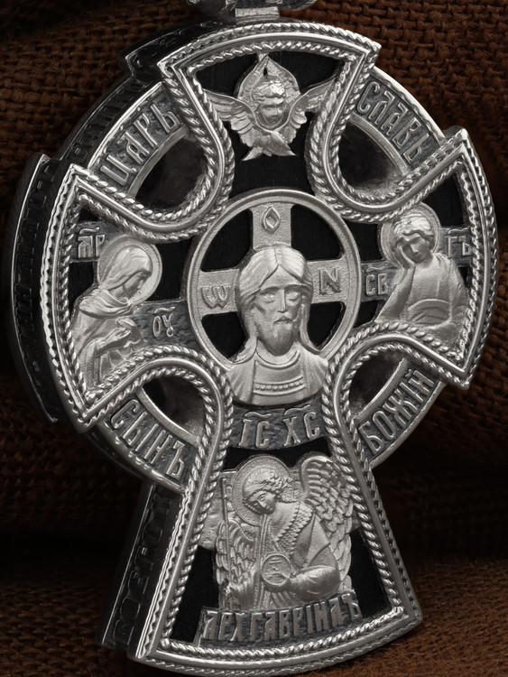 Крест из белого золота c эбеновым деревом