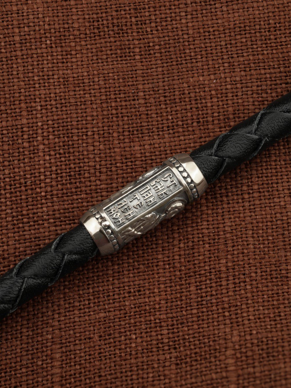 Гайтан из белого золота c кожаным шнурком