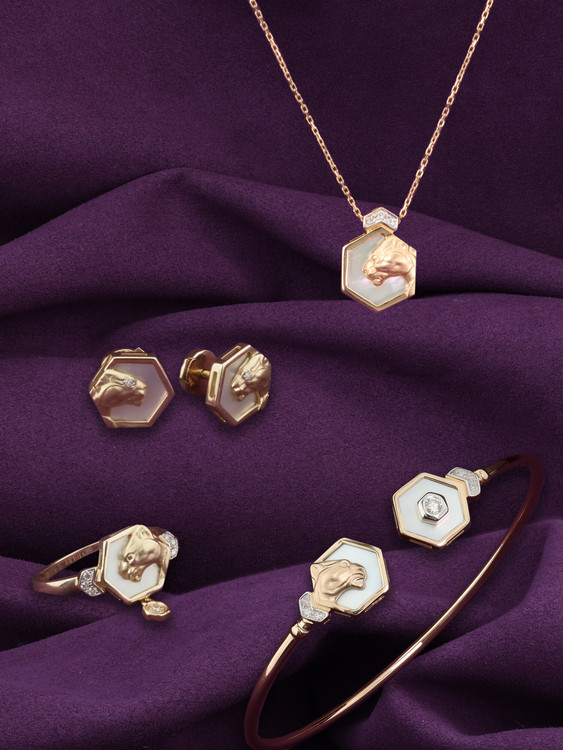 Браслет из золота c бриллиантами и перламутром