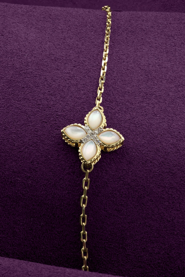 Браслет из лимонного золота c бриллиантами и перламутром