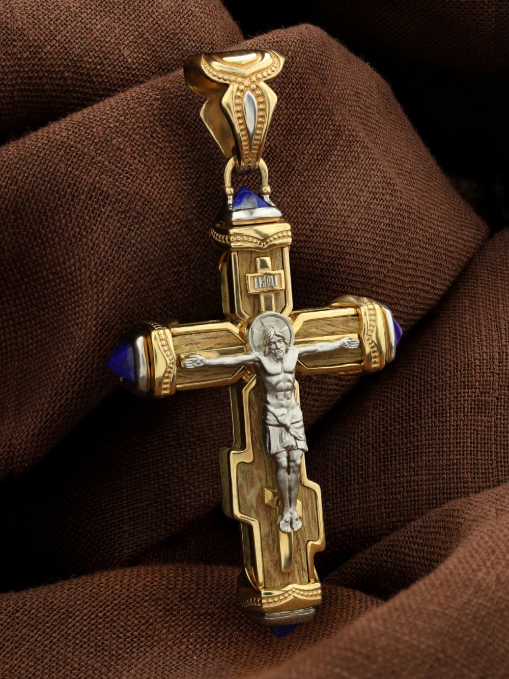 Крест из лимонного золота c лазуритом и железным деревом