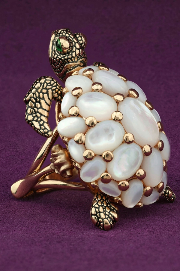 Кольцо из золота c эмаль и перламутром