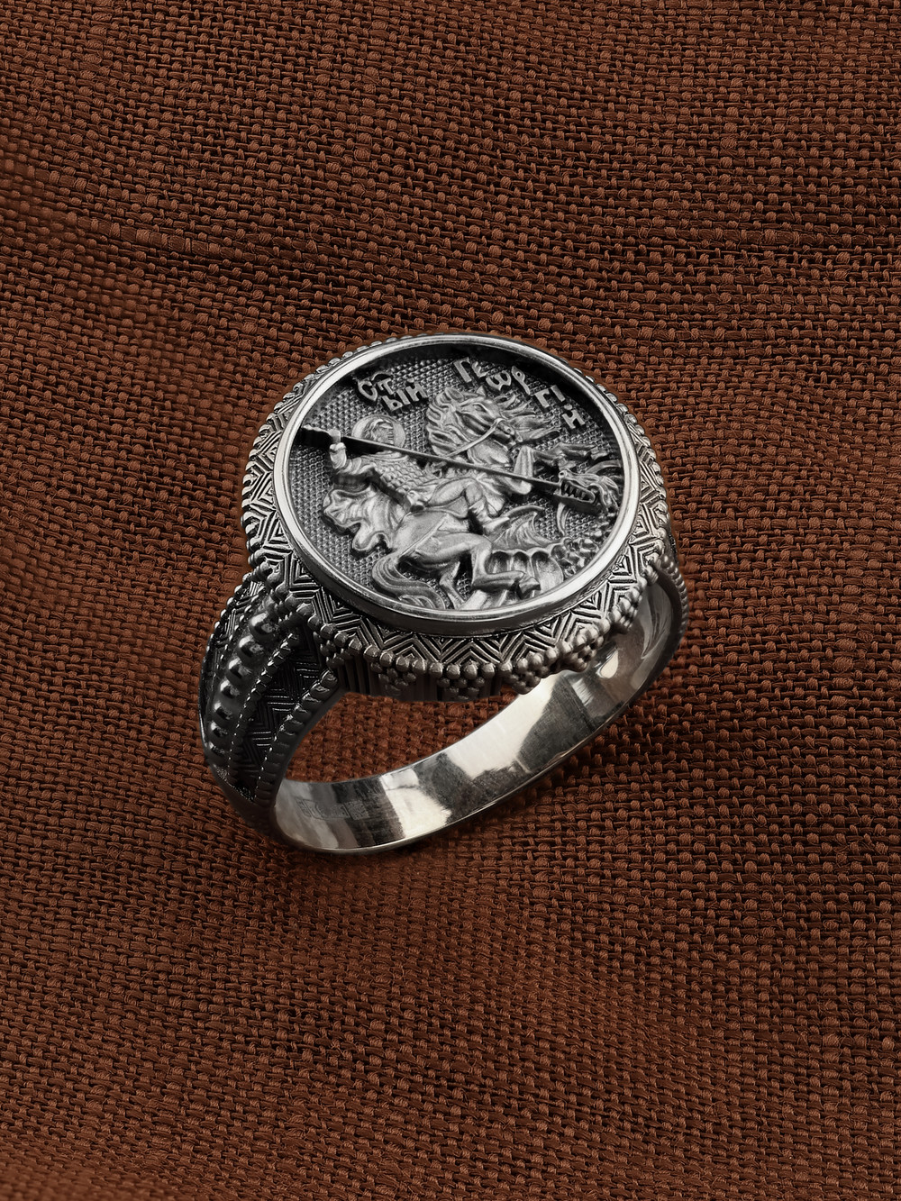 Кольцо из белого золота