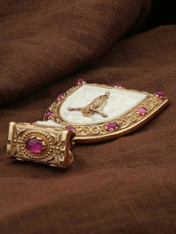 Образок из золота c эмаль , рубином и бивнем мамонта