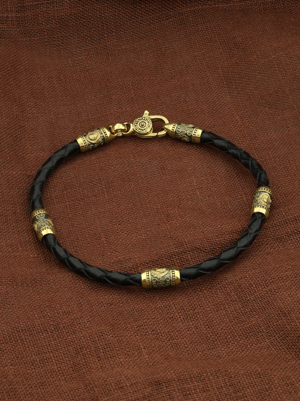 Браслет из лимонного золота c кожаным шнурком