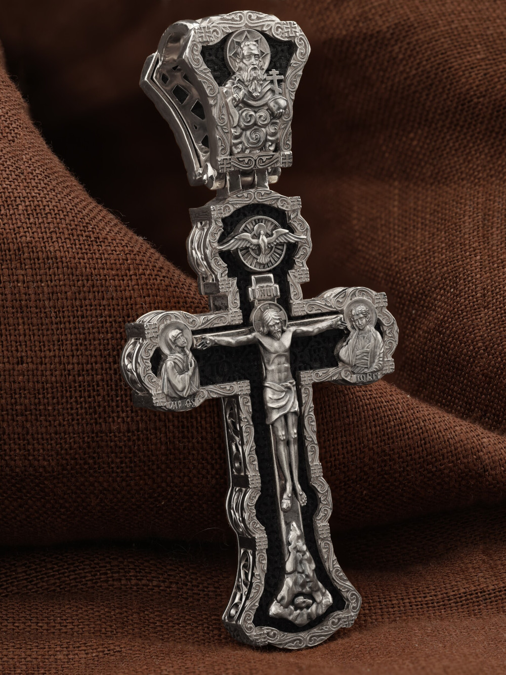 Крест из белого золота c эбеновым деревом