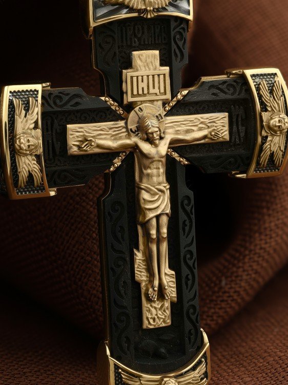 Крест из лимонного золота c эбеновым деревом