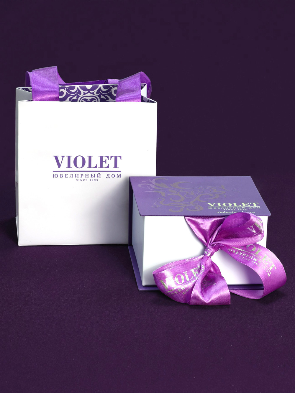 Подвеска из золота c бриллиантами и лазуритом