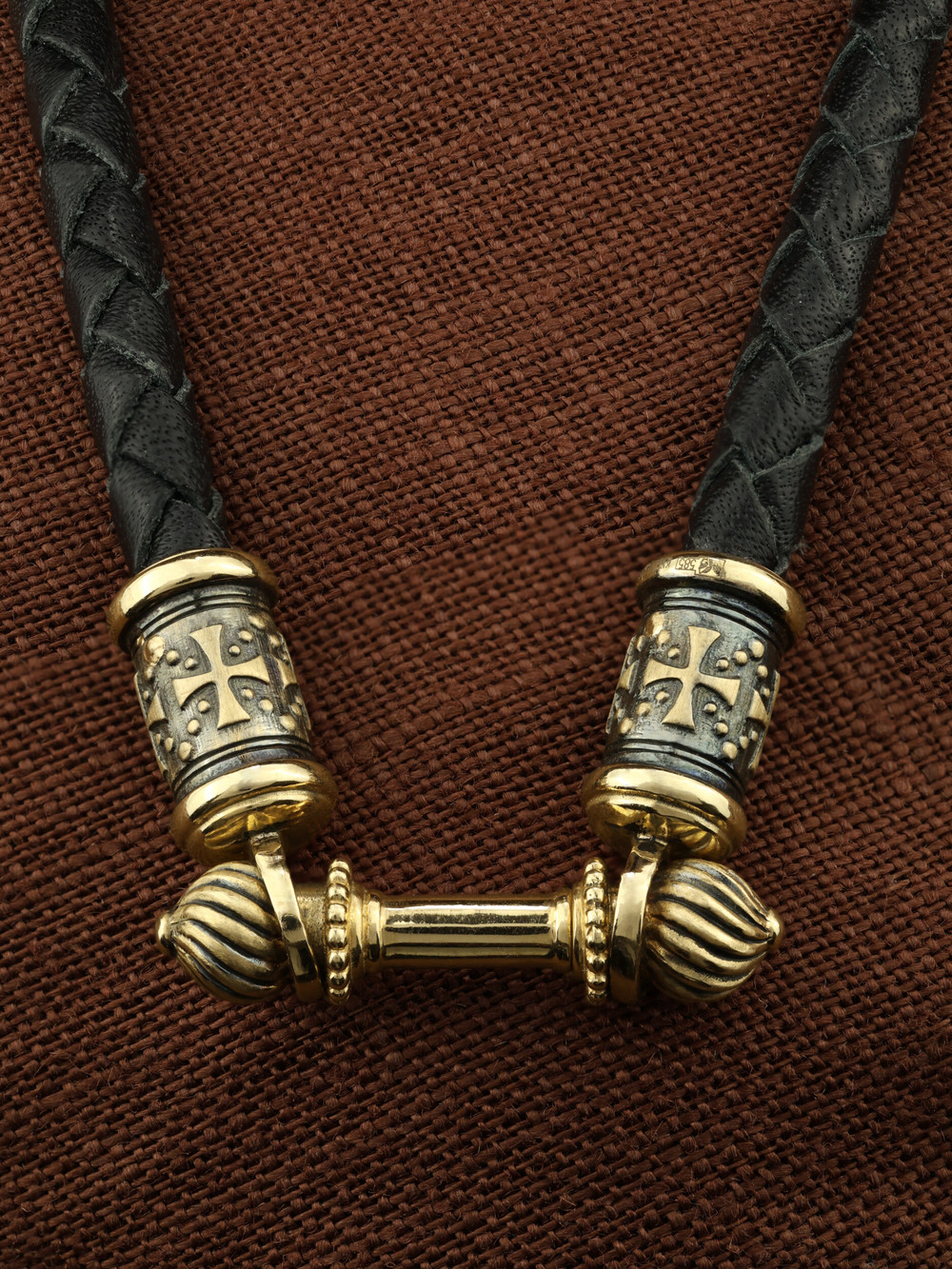 Шнурок кожаный из лимонного золота c кожаным шнурком