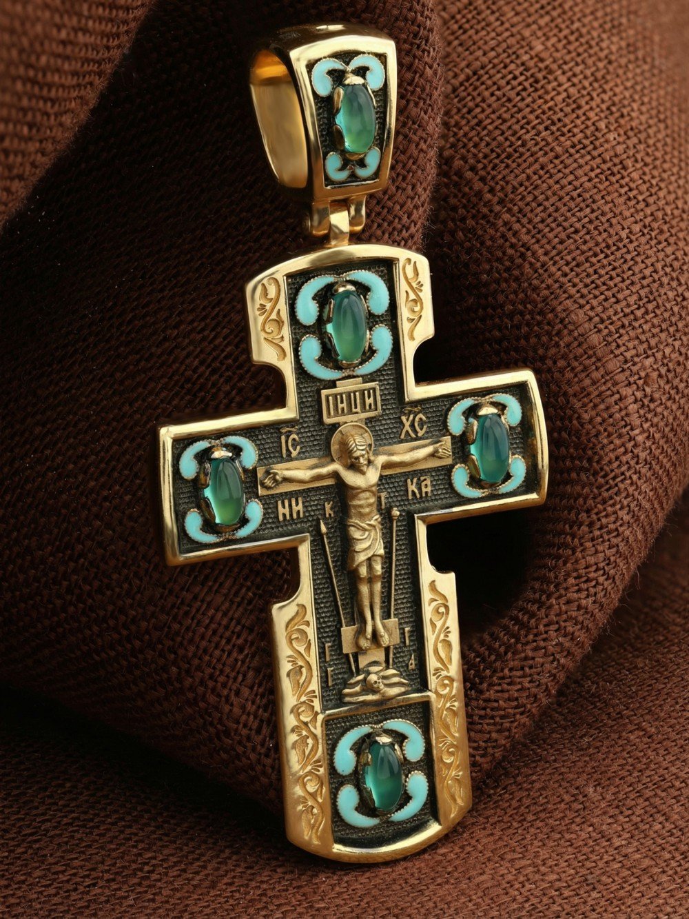 Крест из лимонного золота c эмалью и хризопразом