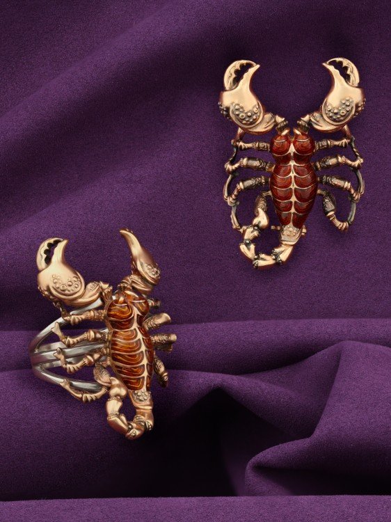 Брошь из золота c эмаль