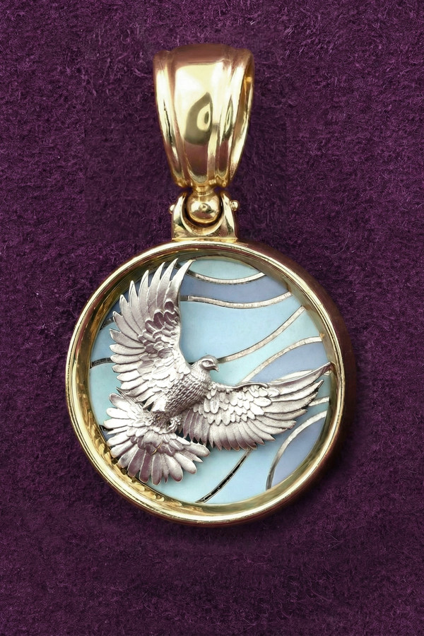 Подвеска из лимонного золота c эмаль