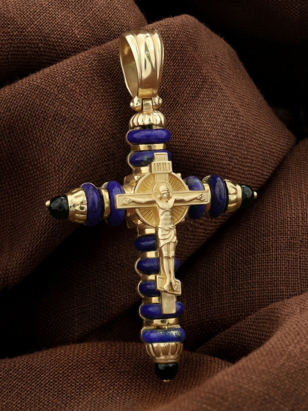 Крест из лимонного золота c ониксом и лазуритом