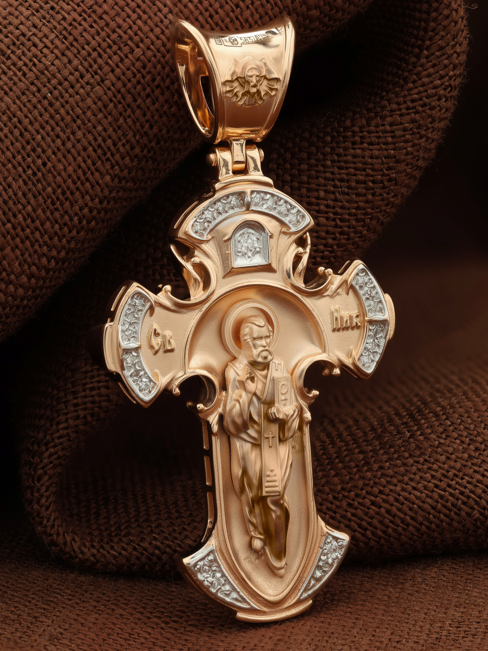 Крест из золота c бриллиантами