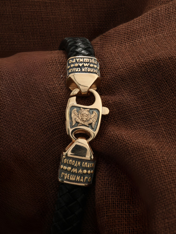 Браслет из золота c шнурком