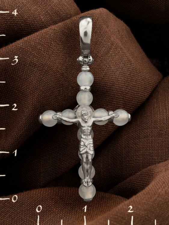 Крест из белого золота c агатом