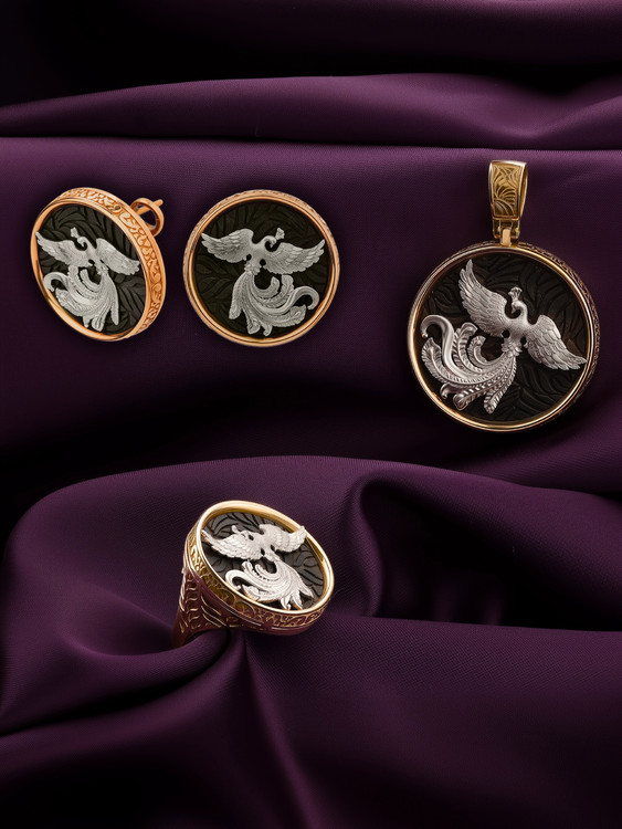 Кольцо из золота c эбеновым деревом