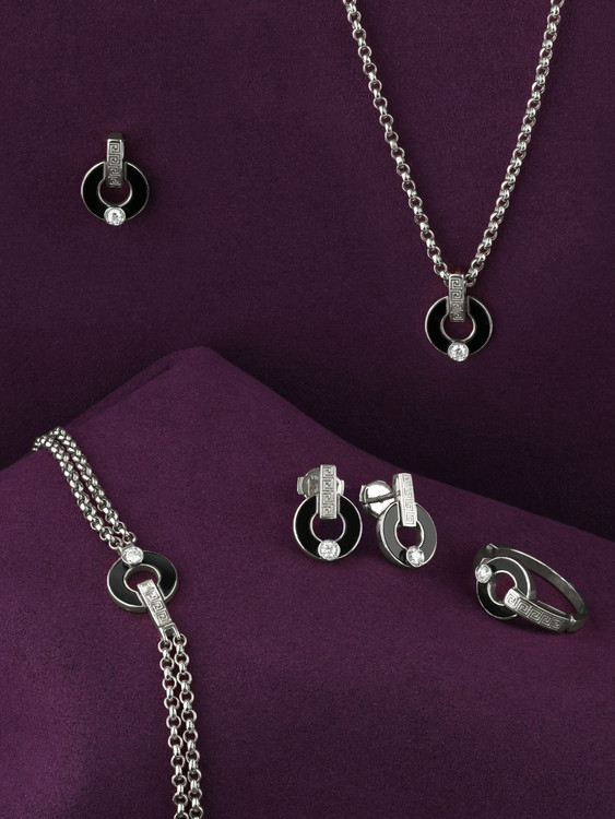 Подвеска из белого золота c бриллиантами и ониксом