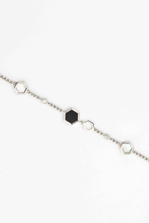 Браслет из белого золота c бриллиантами, ониксом и перламутром