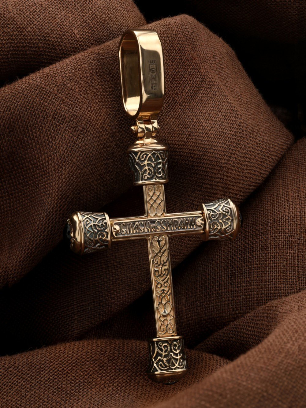 Крест из золота c ониксом