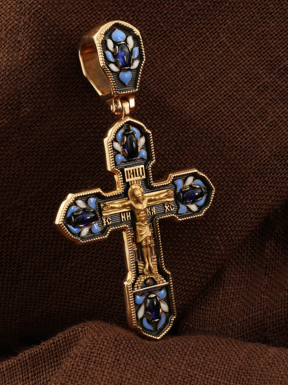 Крест из золота c эмаль и сапфиром