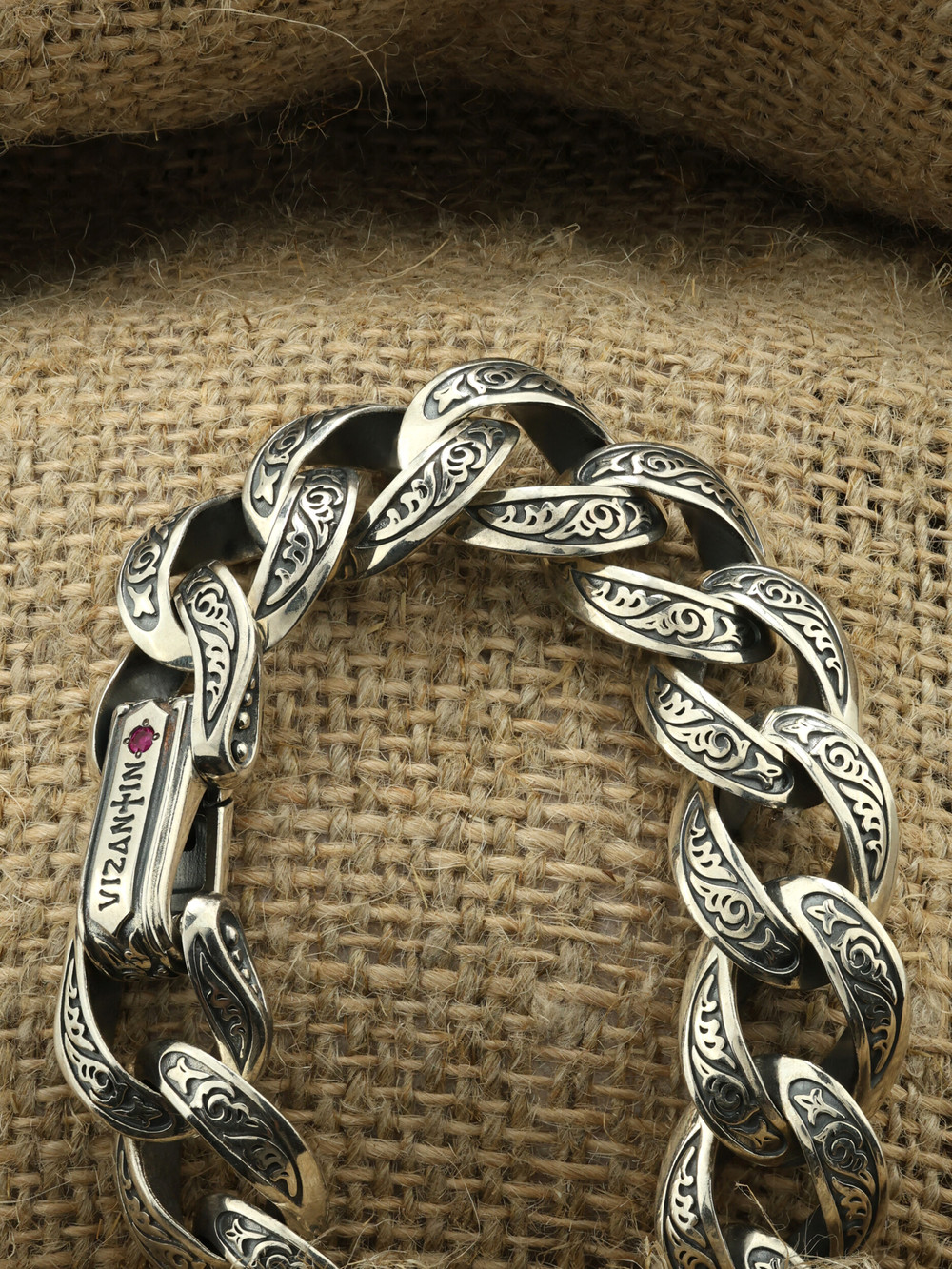 Браслет из серебра c рубином