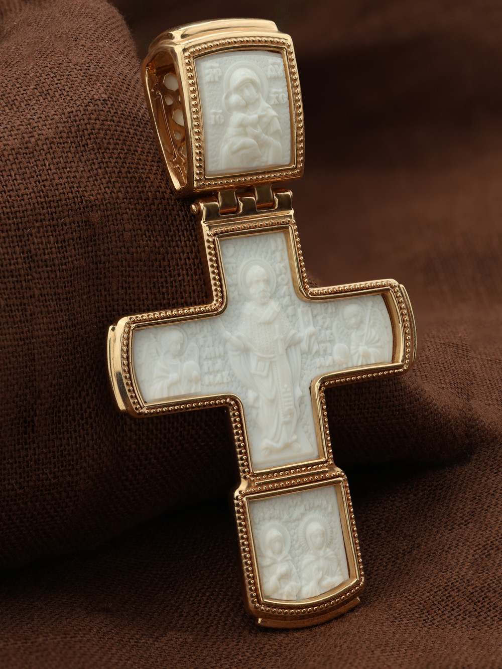 Крест из золота c бивнем мамонта