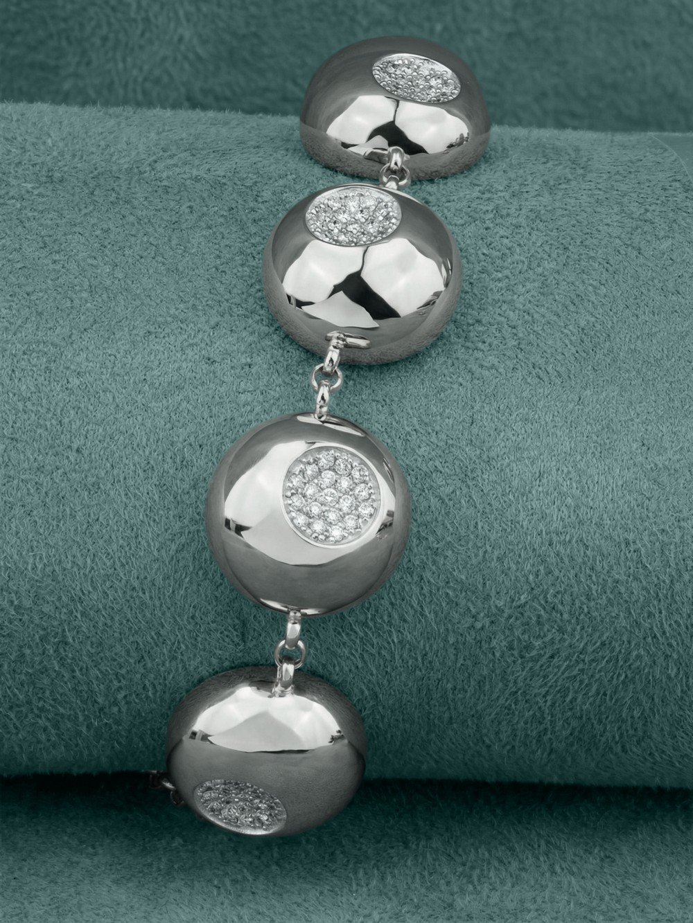 Браслет из белого золота c бриллиантами