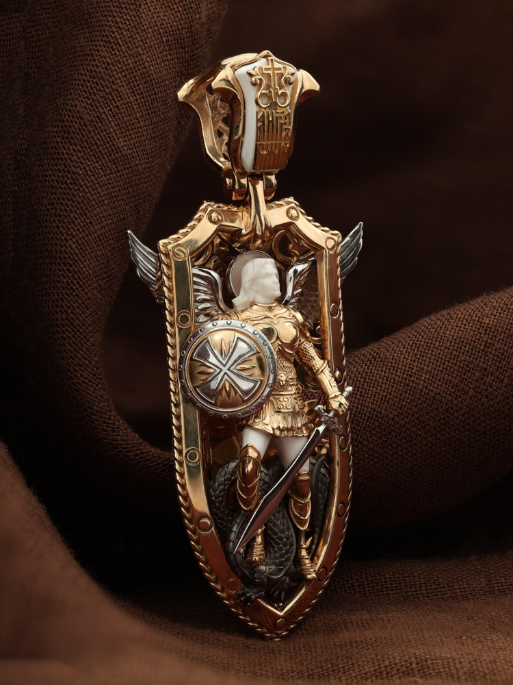 Нательная икона из красного золота 585 пробы c эмалью и бивнем мамонта