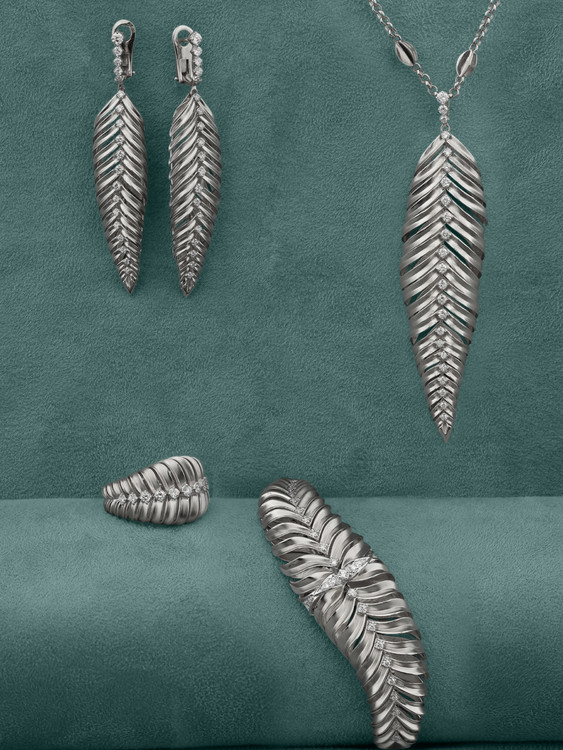 Колье из белого золота c бриллиантами