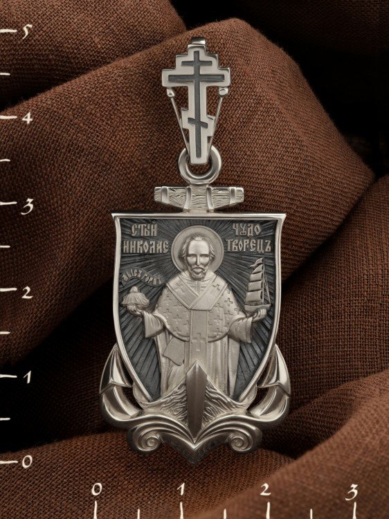 Образок из белого золота c эмаль