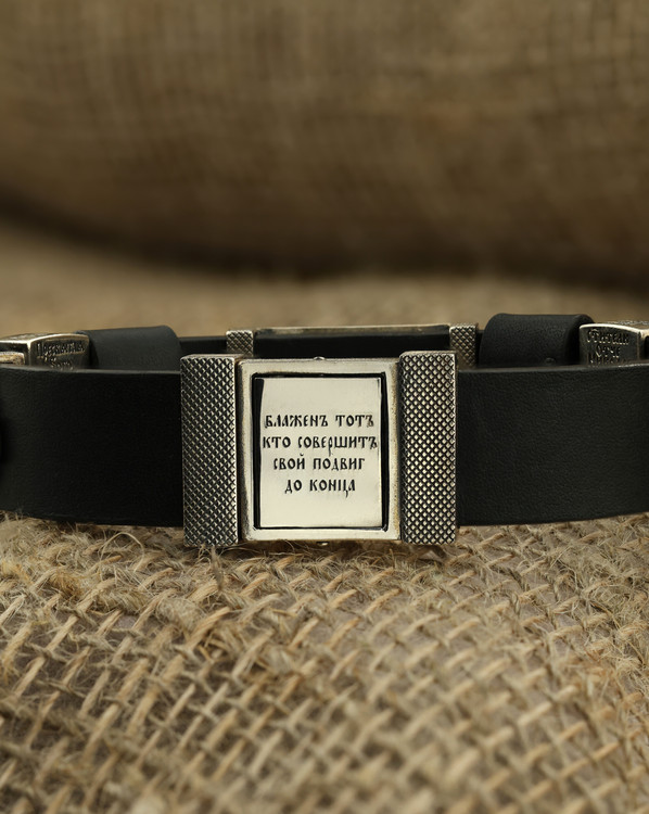 Браслет из серебра и золота c кожаным шнурком