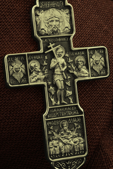 Крест из лимонного золота