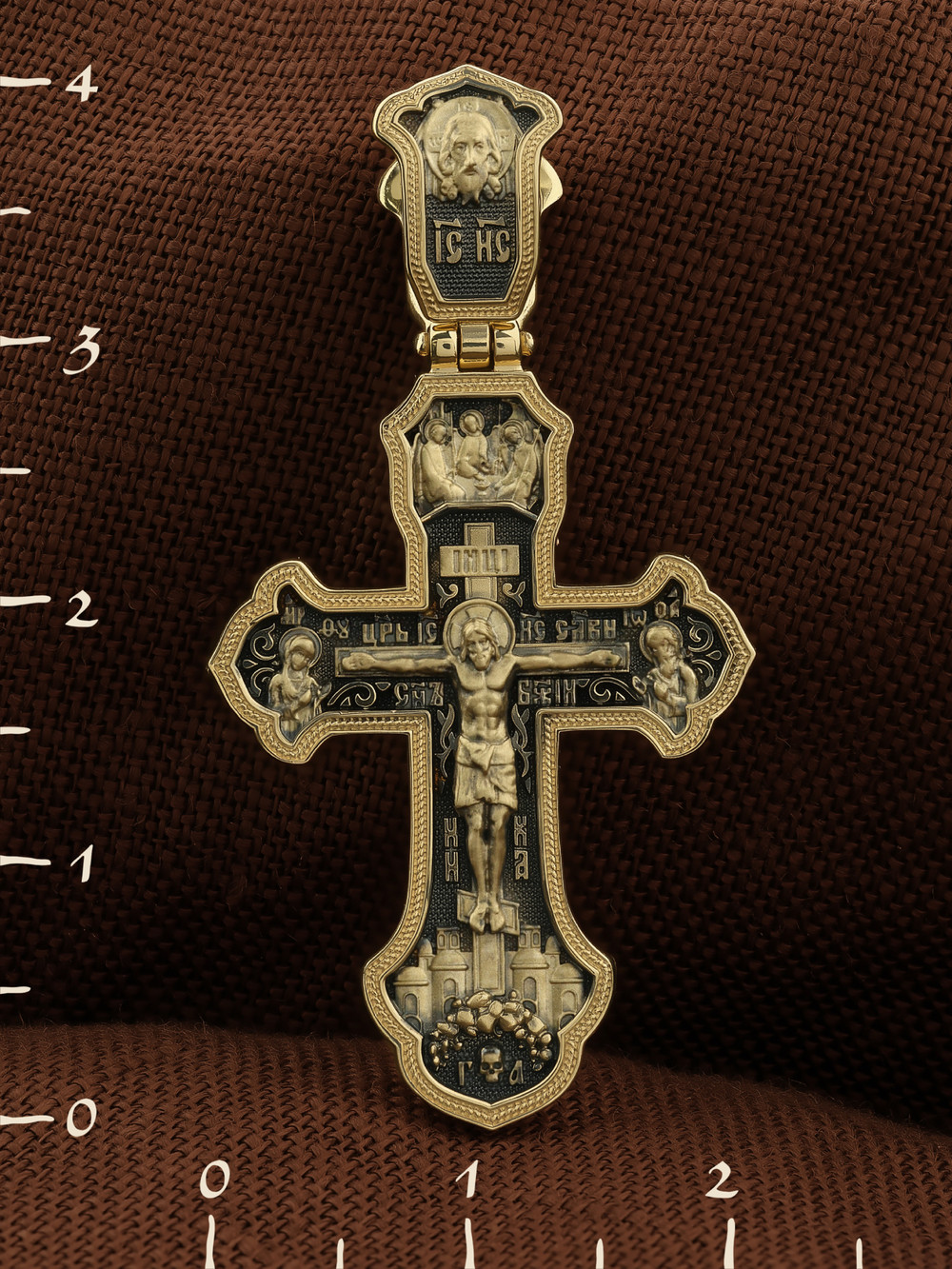 Крест из лимонного золота