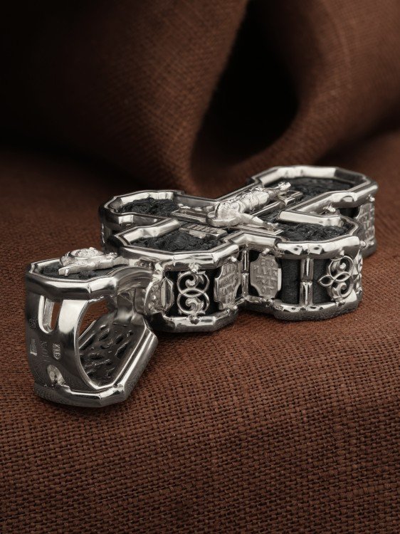 Крест из белого золота c эбеновым деревом