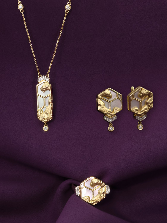 Серьги из лимонного золота c бриллиантами и перламутром